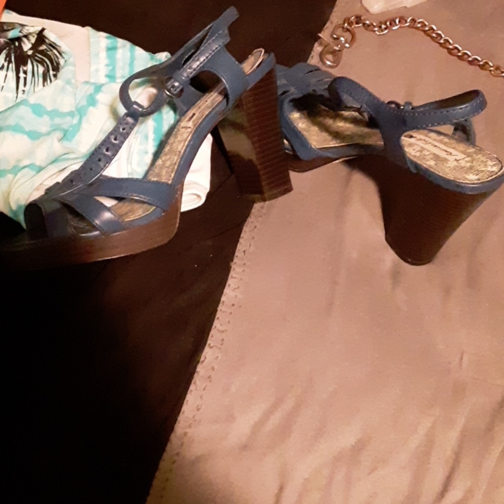 Shoes - Picture 2 of 2
